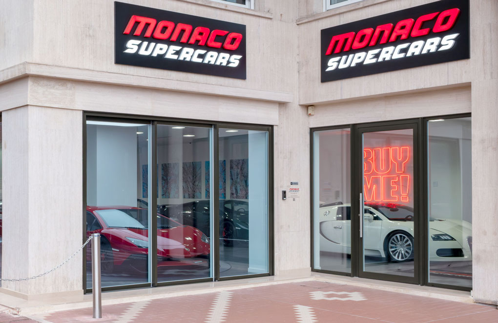 Façade du showroom Monaco Supercars situé au cœur de Monaco