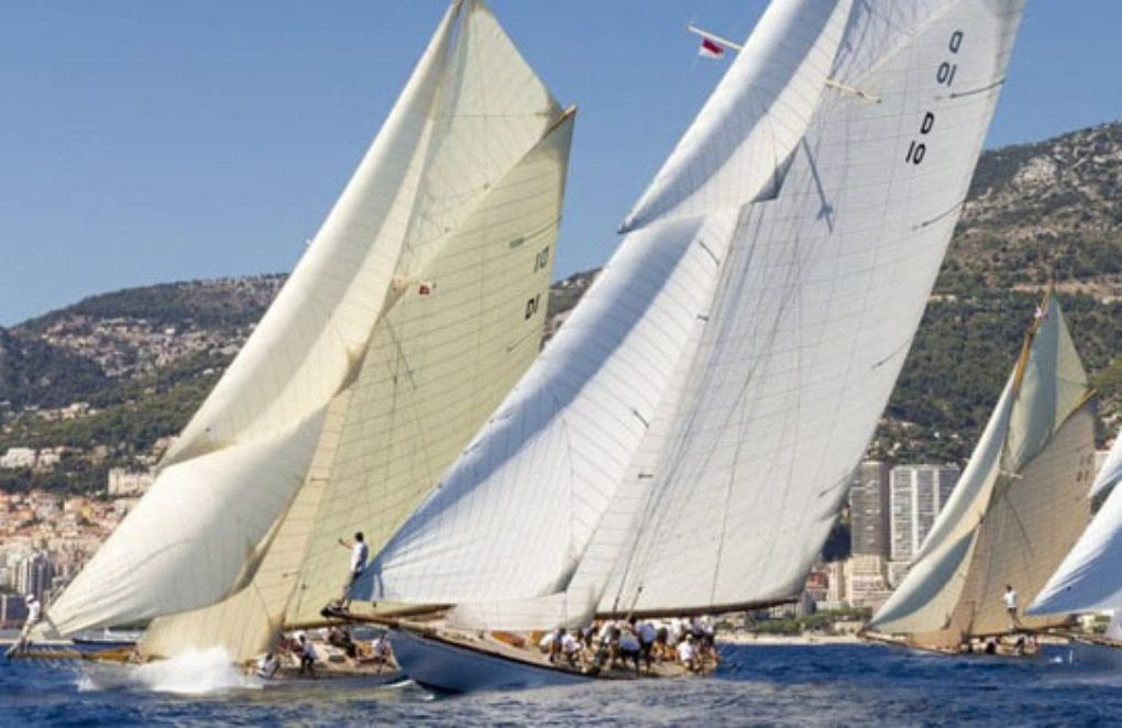 Régate de voiliers classiques en Méditerranée